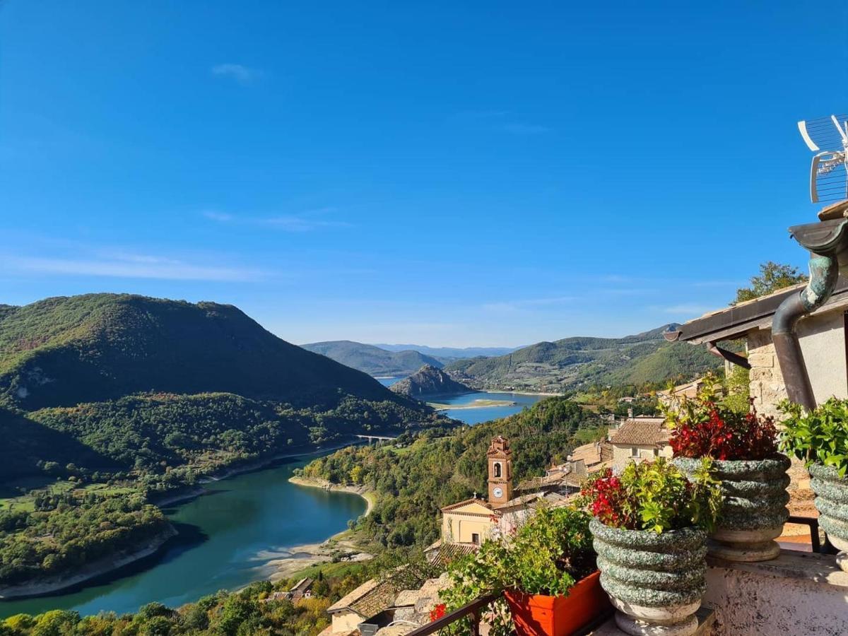La Casa Sul Fiordo Lago Del Turano Paganico Sabino Eksteriør bilde