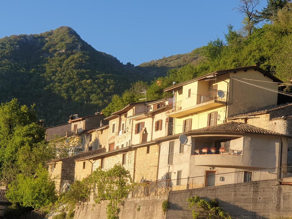 La Casa Sul Fiordo Lago Del Turano Paganico Sabino Eksteriør bilde